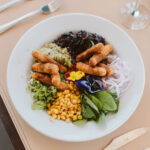 Ensalada de pollo y guacamole 